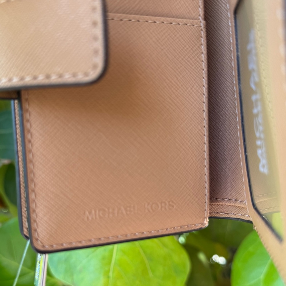 Michael Kors Jet Set Travel Bifold Wallet Peanut - Picture 8 of 11